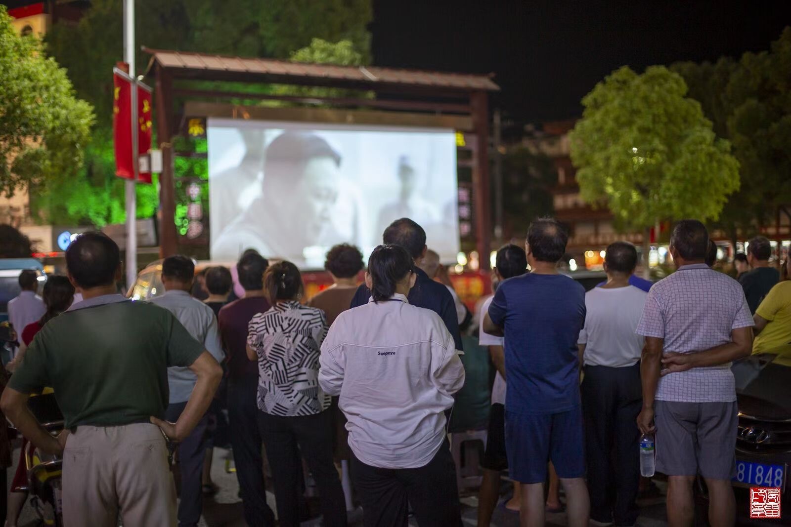 江西党史学习教育 各地动态    "社区放映的红色电影,不仅让我们重温