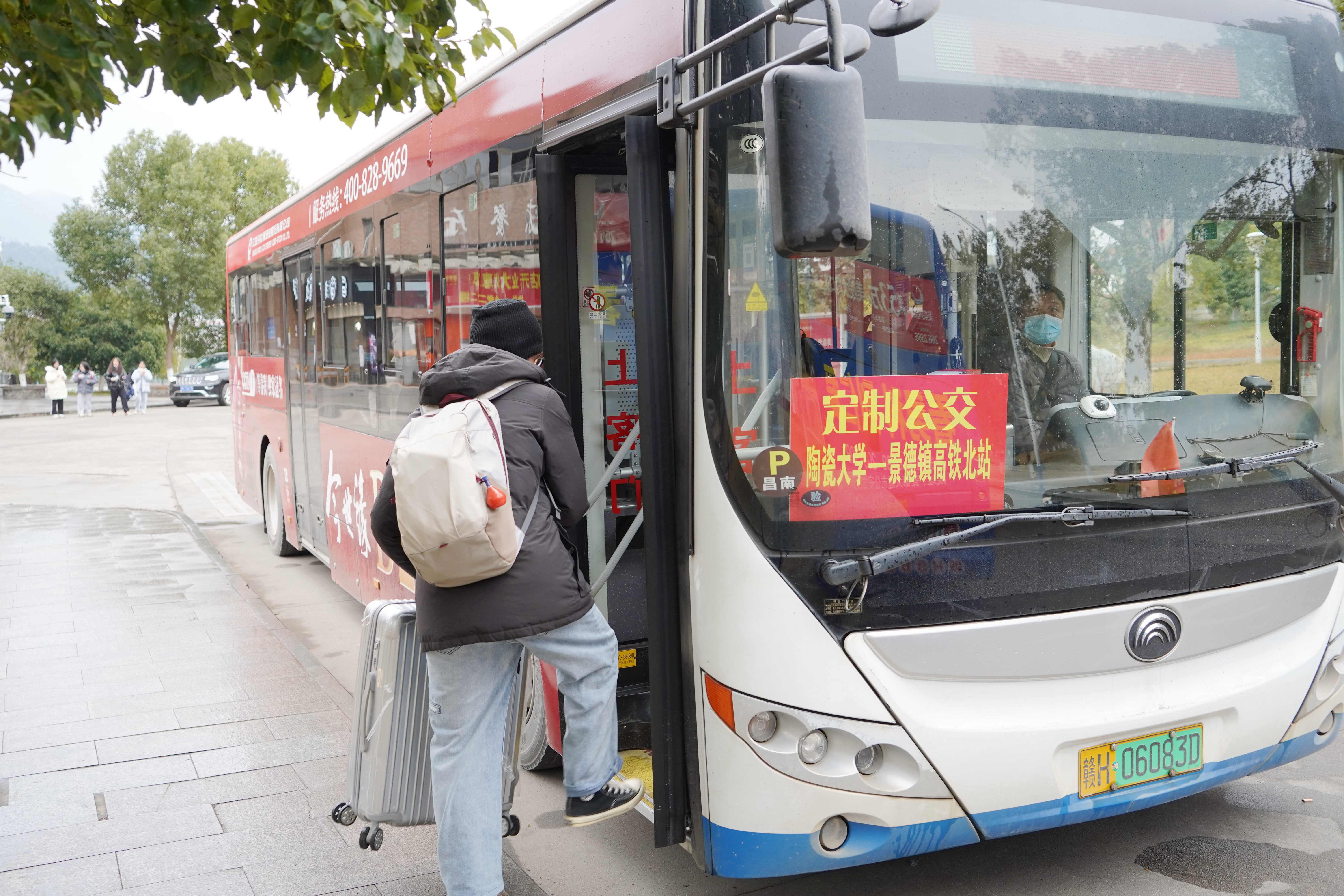 优化“瓷都”旅游交通系统 景德镇首投比亚迪K8S纯电动双层巴士-提加商用车网